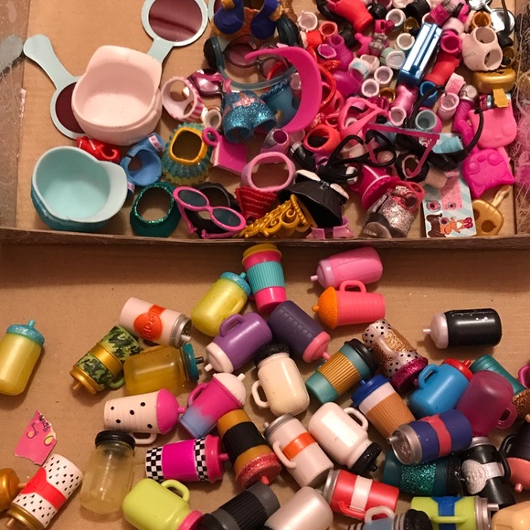 A bunch of lol dolls,babies and pets.A whole lot of accessories - Picture 4 of 4